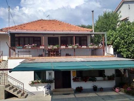 Apartmani Petra Pakoštane Esterno foto