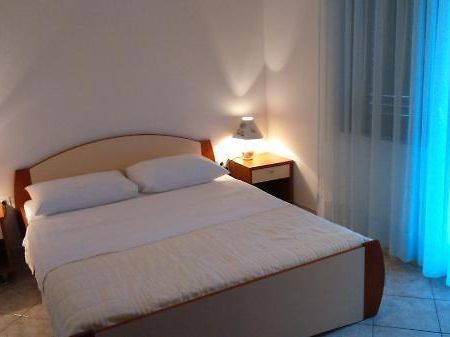 Apartmani Petra Pakoštane Esterno foto